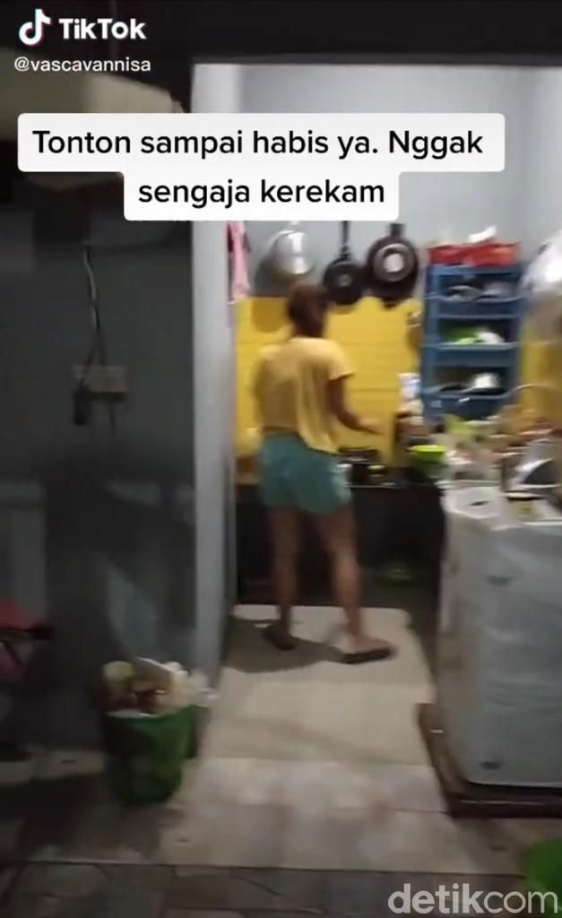 Penampakan Hantu Wanita Saat Masak Mie Instan Ini Bikin Geger