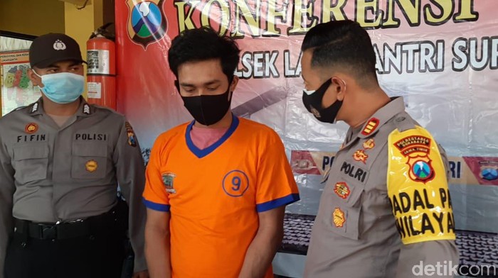 Seorang kuli bangunan di Lakarsantri, Surabaya mencuri perhiasan emas istri siri. Ia nekat melakukan aksi pencurian karena butuh modal untuk menikah lagi.