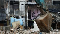Penggusuran ini telah dilakukan sejak akhir Oktober lalu.