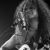 Penyanyi musik Jazz Daniel Johannes Sahuleka atau biasa dikenal dengan Daniel Sahuleka lahir di Semarang, Jawa Tengah, 6 Desember 1950.  Ia kini tinggal di Winterswijk, Belanda. Beberapa lagunya yang terkenal di Indonesia, antara lain: You Make My World So Colorful yang muncul pada akhir 1970-an sebagai salah satu lagu dalam album Daniel Sahuleka (1976) dan Dont Sleep Away The Night yang merupakan singel album dengan judul yang sama pada tahun 1981. Ia memilih untuk pindah kewarganegaraan karena alasan mobilitas ketika ingin bernyanyi di luar negeri. Akan tetapi Daniel Sahuleka mengaku bangga berdarah Indonesia. Foto: Instagram @officialdanielsahuleka.