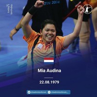 Mia Audina Tjiptawan adalah mantan pemain bulu tangkis Indonesia. Ia merupakan atlet peraih medali perak Olimpiade Atlanta 1996 dan Athena 2004. Ia memperkuat Tim Piala Uber Indonesia saat masih berumur 14 tahun dan menjadi anggota Tim Piala Uber termuda sepanjang sejarah bulu tangkis. Mia mendapat julukan Si Anak Ajaib dan Anak SMA Penentu Piala Uber karena menjadi pemain penentu kemenangan Indonesia saat menjuarai Piala Uber 1994 dan 1996. Kini ia memilih untuk menjadi warna negara Belanda karena mengikuti sang suami, Tylio Lobman. Foto: Instagram @badmintonfoum_.