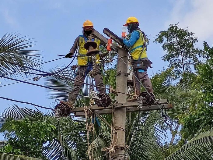 Musim hujan telah tiba. Cuaca ekstrem seperti badai dan angin kencang bisa saja terjadi hingga mengakibatkan terganggunya pasokan listrik.