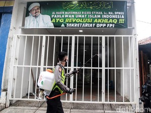 Penyemprotan Disinfektan di Sekitar Rumah Habib Rizieq, Efektif Cegah Corona?