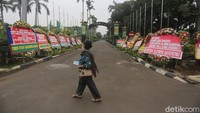 Sebelumnya, tindakan tegas Pangdam Jaya Mayjen Dudung Abdurachman viral usai memerintahkan penurunan baliho bergambar Habib Rizieq dan ancaman membubarkan FPI.