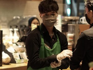 Setelah Awkarin, YouTuber Reza Arap Juga Jadi Barista di Starbucks