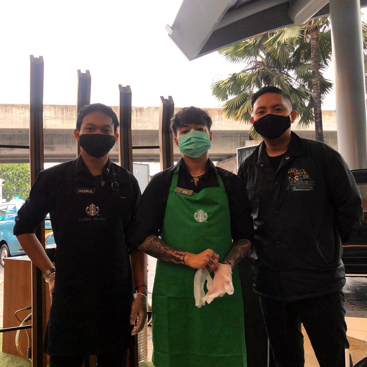 Setelah Awkarin, YouTuber Reza Arap Juga Jadi Barista di Starbucks