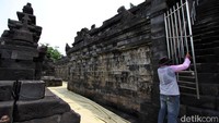 Selama pandemi ini, pengunjung juga dilarang menaiki Candi Borobudur