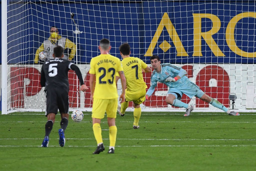 Thibaut Courtois VALENCIA, SPAIN - NOVEMBER 08: Carlos Soler of Valencia scores his team's first goal from the penalty spot during the La Liga Santander match between Valencia CF and Real Madrid at Estadio Mestalla on November 08, 2020 in Valencia, Spain. Sporting stadiums around Spain remain under strict restrictions due to the Coronavirus Pandemic as Government social distancing laws prohibit fans inside venues resulting in games being played behind closed doors. (Photo by Angel Martinez/Getty Images)