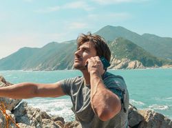 Wujud HP Tahan Banting 5G Pertama di Dunia