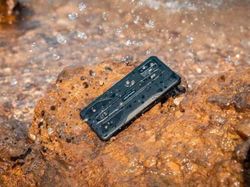 Wujud HP Tahan Banting 5G Pertama di Dunia