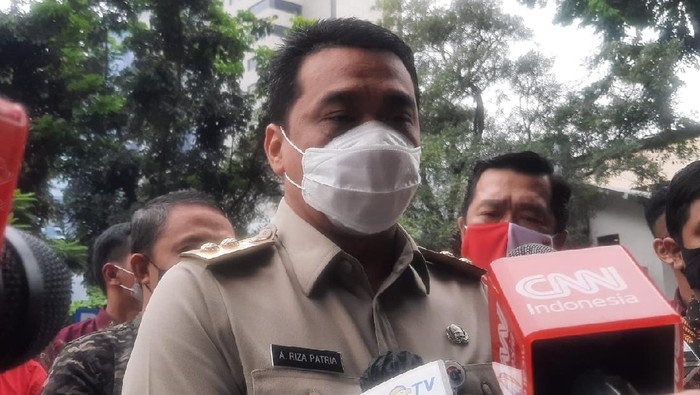 Wagub DKI Ahmad Riza Patria penuhi panggilan klarifikasi soal kerumunan acara Habib Rizieq di Polda Metro.