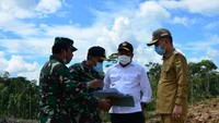 Trenggono dalam kesempatan kunjungan kerja itu menyatakan program Food Estate sangat strategis, dan meminta bantuan dari unsur pemerintah daerah dan jajaran bersama-sama menjaga misi nasional. Foto: dok. Kemenhan