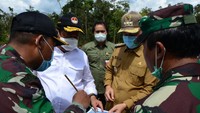 Program ini juga diharapkan dapat membangun kesejahteraan masyarakat yang nantinya juga akan berimbas mendukung pertumbuhan ekonomi masyarakat sekitar dan nasional. Pengerjaan pembukaan lahan sudah mulai dikerjakan dimana dalam 9 hari telah berhasil dibuka main route dan akses route seluas 54 ha. Foto: dok. Kemenhan