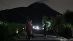 Potret Warga Boyolali Ronda Malam Saat Merapi Siaga