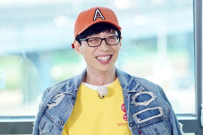 Yoo Jae Suk dikenal sebagai komedian dan pembawa acara televisi yang disegani. Member Running Man ini mendapat julukan ‘National MC’ karena popularitasnya pada berbagai golongan usia. Dia pun menjadi panutan bagi banyak artis Korea. Foto: dok. Instagram