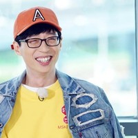 Yoo Jae Suk dikenal sebagai komedian dan pembawa acara televisi yang disegani. Member Running Man ini mendapat julukan ‘National MC’ karena popularitasnya pada berbagai golongan usia. Dia pun menjadi panutan bagi banyak artis Korea. Foto: dok. Instagram