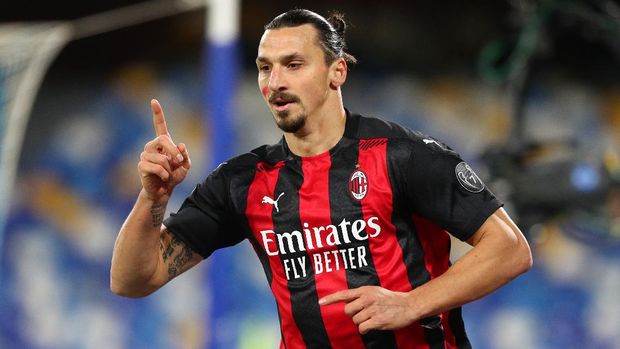 NAPLES, ITALY - NOVEMBER 22: Zlatan Ibrahimovic of A.C. Milan celebrates after scoring their team's second goal during the Serie A match between SSC Napoli and AC Milan at Stadio San Paolo on November 22, 2020 in Naples, Italy. Sporting stadiums around Italy remain under strict restrictions due to the Coronavirus Pandemic as Government social distancing laws prohibit fans inside venues resulting in games being played behind closed doors. (Photo by Francesco Pecoraro/Getty Images)