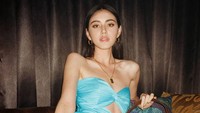 Kini brand perawatan diri dan fashion kenamaan memilihnya sebagai model. (Foto: dok. Instagram @davikah) 