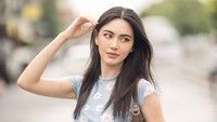 Davika Hoorne punya banyak foto-foto menarik buat kamu lihat. Tak sedikit dari fotonya akan membuatmu salah fokus. (Foto: dok. Instagram @davikah) 