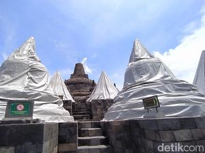 Antisipasi Hujan Abu, 56 Stupa Candi Borobudur Ditutupi Terpaulin