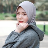 Selebgram mualaf asal Korea, Ayana Jihye Moon juga sukses meniti karir sebagai selebriti Indonesia. Wajahnya sempat muncul di layar kaca sebagai brand ambassador produk kecantikan. Foto: instagram @xolovelyayana