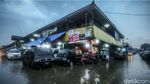 Potret Pasar Induk Cibitung yang Becek Usai Diguyur Hujan