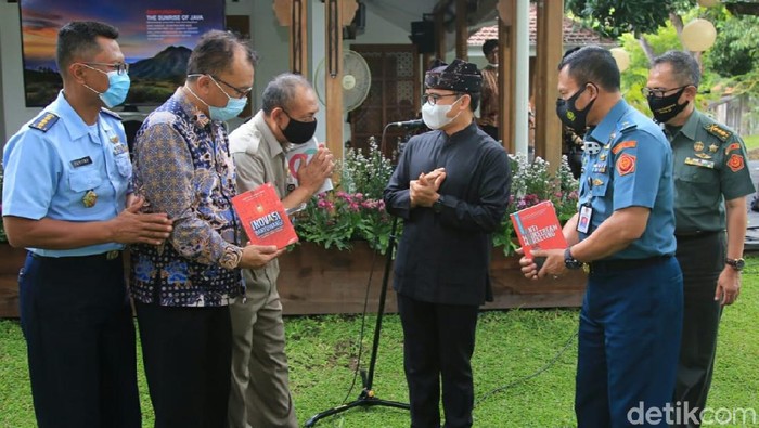 Tim Kajian Daerah Dewan Ketahanan Nasional (Wantannas) melakukan kunjungan kerja ke Banyuwangi. Mereka melakukan kajian daerah (kajida) tentang sistem pengelolaan data kemiskinan yang dilakukan Banyuwangi.