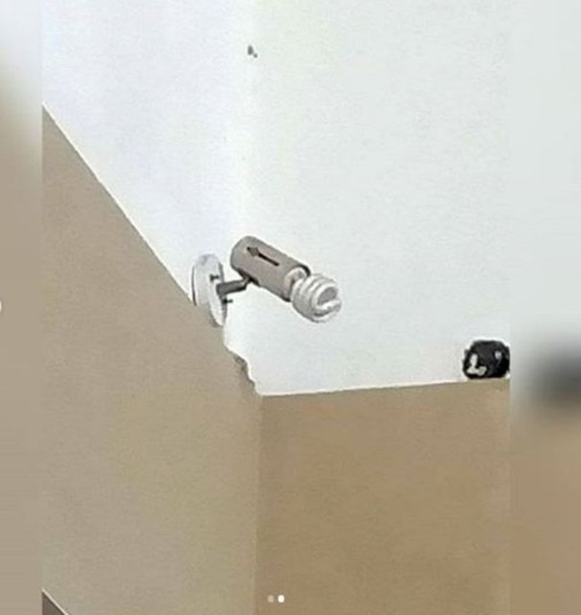Lampu apa CCTV nih? Cukup menipu ya.. Bikin ngakak sampai bengek! Foto: Instagram/@sukijan.id