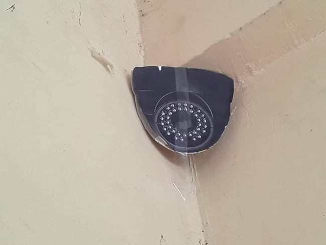 Kalau sekilas melihat mungkin orang akan tertipu, tapi kalau diperhatikan kok.... ah sudahlah.. Foto: Facebook/M a D a F a K a