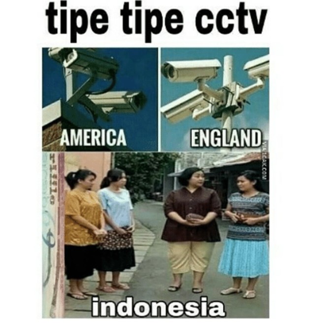 CCTV nya orang Indonesia yang paling beda. Ibu-ibu komplek. Kalau udah diomongin gawat deh, satu RT bisa tahu.. Foto: 1cak.com