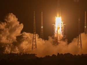 China Luncurkan Pesawat Ruang Angkasa Robotik untuk Kumpulkan Batu dari Bulan