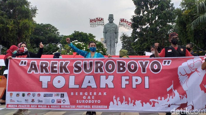 demo tolak fpi di surabaya