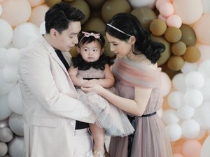 Edric Tjandra Menangis di Perayaan Ultah Pertama Anaknya, Kenapa?