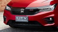 Dari segi dimensi, hatchback ini berukuran panjang 4.345 mm (4.349 mm untuk varian RS), sehingga lebih pendek 208 mm dari versi sedan. Sementara tingginya 1.488 mm, naik 21 mm. Tidak ada perubahan pada lebar dan jarak sumbu roda, yang masing-masing tetap memiliki ukuran 1.748 mm dan 2.589 mm. Foto: Dok. Honda