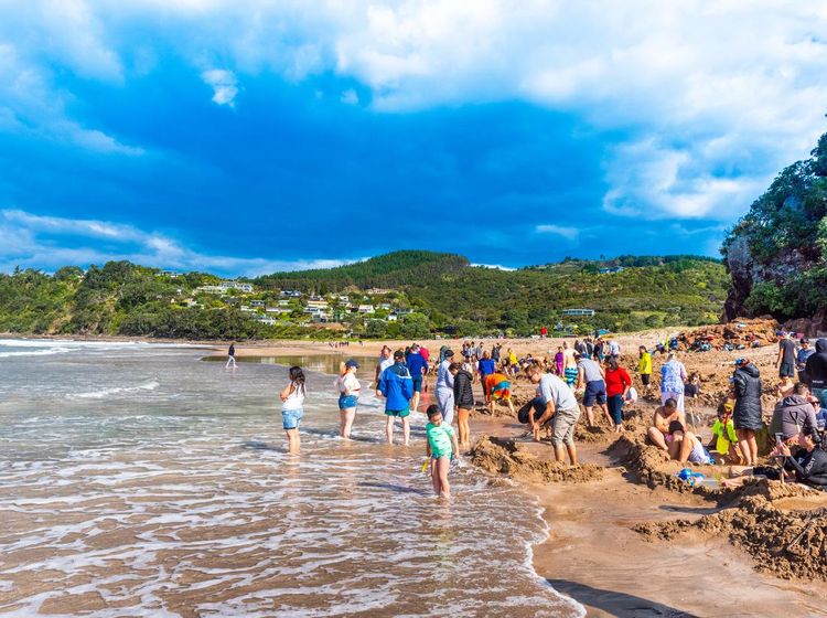 Foto: Pantai Unik yang Punya Air Panas