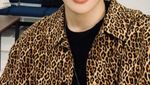 10 Pose Kece Jaehyun NCT Saat Jadi Barista dan Makan Es Krim