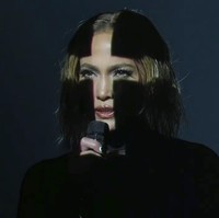 Jennifer Lopez menjadi salah satu penyanyi yang tampil di American Music Awards 2020 yang digelar di Los Angeles, AS, Minggu (22/11/2020). (Foto: ABC via AP)