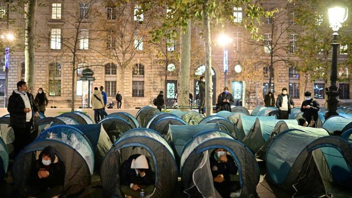 Kamp pengungsi di Paris (AFP Photo)