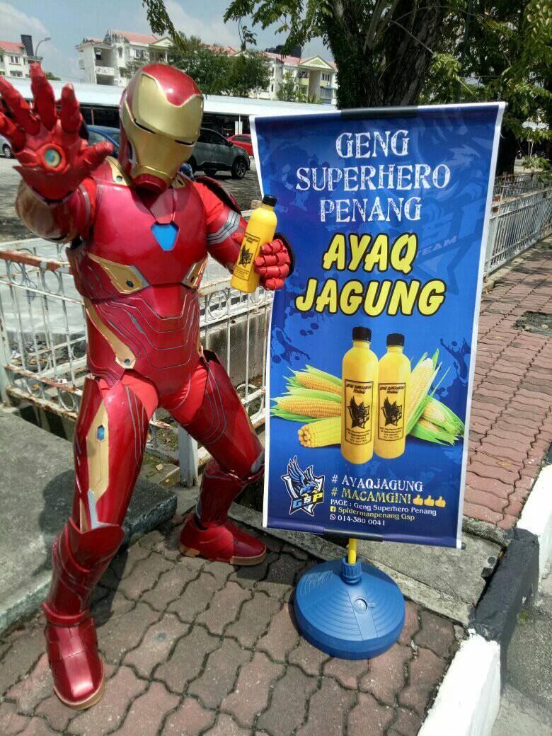Kehilangan Pekerjaan, Pria Ini Jualan Jus Pakai Kostum Iron Man