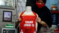 Penampakan celemek masak buatan Siti yang diproduksi dari tas bansos Presiden.