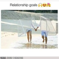 Ketika gawang atau gol memiliki hubungan percintaan dengan gol lainnya. Relationship goals banget sampai bikin yang lihat auto bengek! Foto: 1cak.com