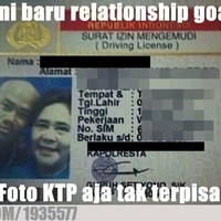 Definisi relationship goals yang sesungguhnya. Lihat saja, foto KTP aja sampai berdua gini, nggak bisa dipisahkan. Foto: 1cak.com