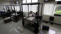 Nielsen Indonesia mencatat, jumlah media cetak mengalami penurunan, khususnya majalah dari 162 judul pada tahun 2012 menjadi 96 judul pada tahun 2017. Sedangkan surat kabar turun tiga judul dalam periode yang sama, yaitu dari 102 menjadi 99 judul.