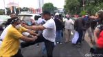 Momen Aksi Damai Tolak FPI Berujung Ricuh di Surabaya