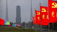 Pesawat robotik China Change 5 meluncur untuk mengambil bebatuan di bulan. Bebatuan tersebut akan dibawa kembali ke Bumi untuk diteliti.