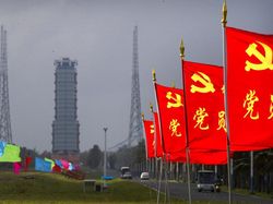 Potret Peluncuran Pesawat Robotik China ke Bulan Ambil Bebatuan