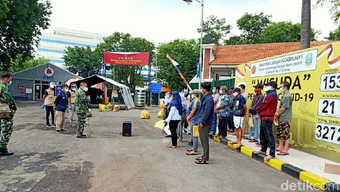 Pasien COVID-19 di RS Darurat Jatim setelah sembuh