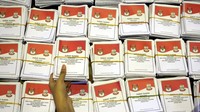 Sebanyak 924.771 lembar surat suara pilkada Kota Makassar memasuki tahap penyortiran dan pelipatan dengan menerapkan protokol kesehatan guna mencegah penularan COVID-19 dan ditargetkan selesai pada Kamis (26/11/2020).