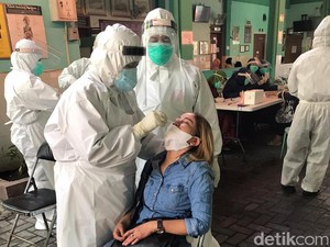Risma Sebut Pemkot Tes Swab 3.000 Warga Surabaya dalam Sehari