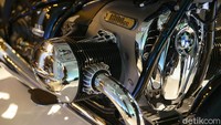 Sebagai informasi, BMW R 18 kali pertama diluncurkan secara global pada April 2020 silam. Batch pertama dari produksi BMW R 18 diberikan label First Edition, yang hadir dengan aksen chrome lebih banyak.